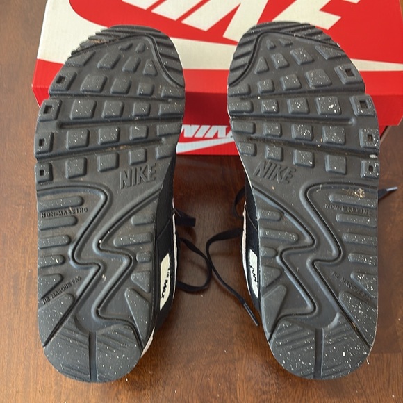 Black Air Max 90s. Some signs of wear, but lots of life and super stylish. - Picture 6 of 6